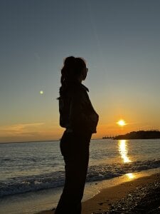 HaleyReedme A walk in the sea 🌊 side ❤️🌅 Pic 4