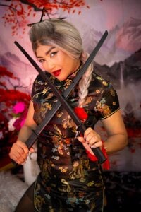 aishathorneeのyour asian 🐲🉐の 3枚の写真