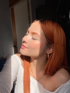 Miah_hilton02 Public Pic 3