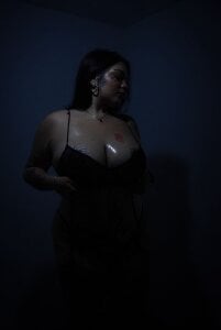 MAGIC_TESSA Golden light, silky skin... a glow that asks to be touched.💫 Pic