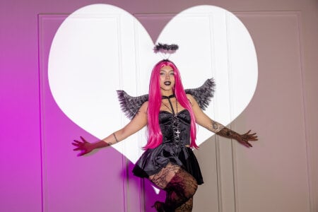 Raven_Witch_ 🔮 Casting a Spell on You This Valentine’s Day 💜 . fénykép