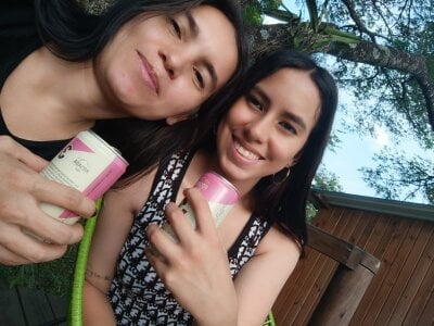 Emily_and_Soffy 🥳💕toast🥂🥂 صورة واحدة|Emily_and_Soffy 🥳💕toast🥂🥂 صورتان|Emily_and_Soffy 🥳💕toast🥂🥂  3 صور|Emily_and_Soffy 🥳💕toast🥂🥂  3 صورة