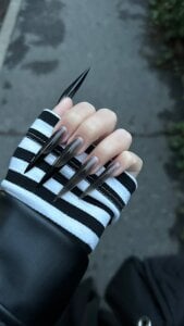 Aiko_Yumi Crazy nails Pic