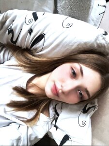 Zdjęcia AveryBerkson I'm just lying around😼😼:  4