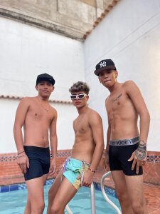 PRINCES_OF_DAMIAN 👹a very hot threesome👹 Pic 3