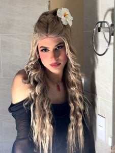 Alexa_and_Aranza_ Public Pic 4