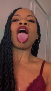 LailaDavidson Public Pic 2