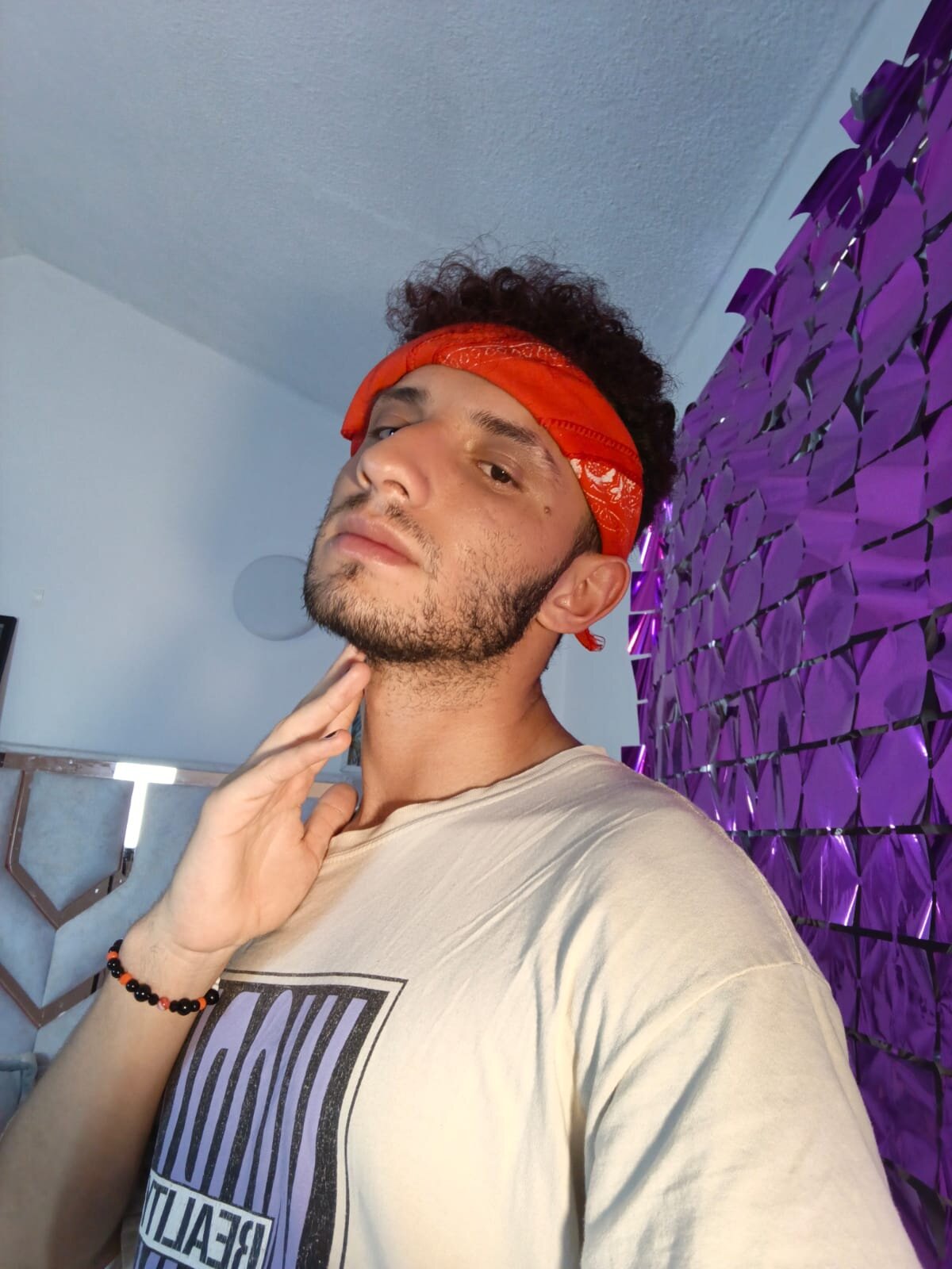 Curlystartt 님의 트렌드 중인 사진  326개