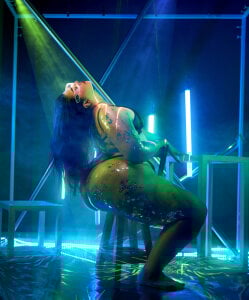 Amanda-Cruz Digital bodies link between meat and code รูป  3