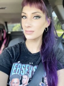 Queen-Ella Public Pic 4