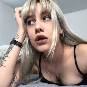 Cara_WhiteHorne Cam Model Profile | Stripchat