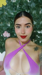 Naomi_Scott1 Public Pic 3