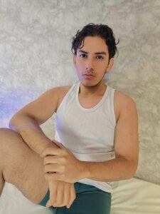 TheoHart_ Public Pic 5