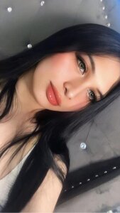 NaomiSmall Public Pic