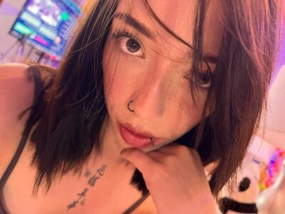 HarperrWest What would you like to play with me today? slika