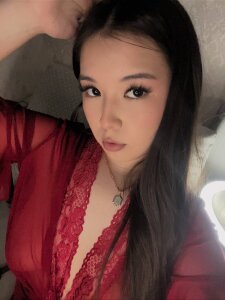 AlberthaEscue beautiful in red Pic
