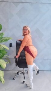 _Hot_Mommy_ 💋💋 Pic