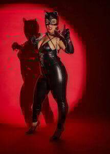 Robin_H00t ❤ Cat woman Ivanna Pic 2