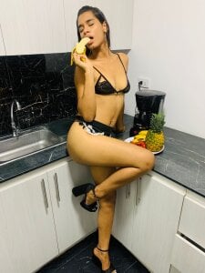 ChloeWiillow Cook with me Pic 2