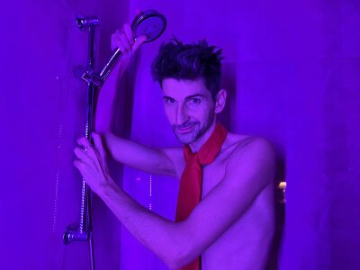 Edward-Myers A guy in a tie is waiting for you Pic 7