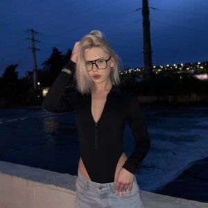 Qwindari1 A little narcissism Pic 2