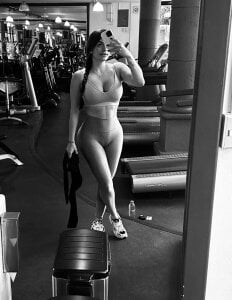 samantha_foxyy a day of gym routine รูป  3