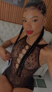 Ailani_parker_ Public Pic