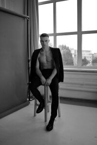 Nik_Sharp back in black Fotografie 3
