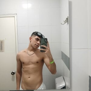 zack_joness18 me👄  2. fénykép