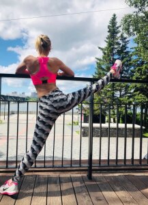 Trophy_x_Wife Stretching Foto