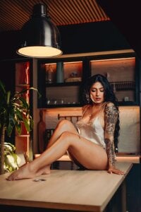 Nighttime cravings🍷 de EviePhoenix  4 Imagens