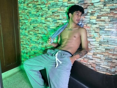 hares_mds: feeling like the mf green lantern lol🟢🗣️🔥 ( 2 фото)