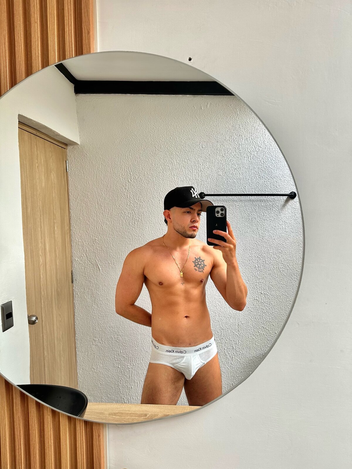 صور GrantBlake الرائجة  1119