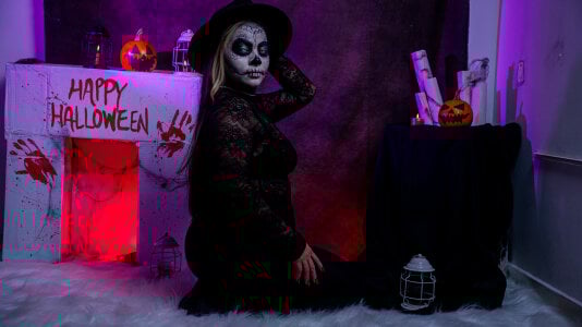 Cuttiealice hallween Pic 6