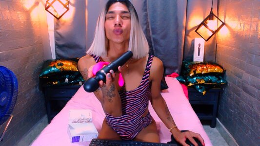 Cheiin_Minaj My toys want u play with my ass VIBRATE!! Pic 5