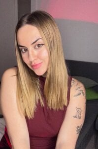 MiaGlows Public Album Pic