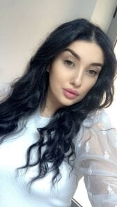 DaliaVeyron Crimson Kiss, Onyx Soul🖤 Pic 3