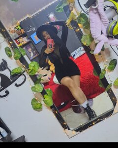 Samantha_collins_2 Public Pic 7