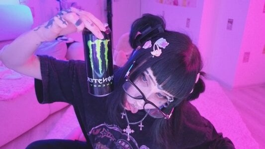 Nana_stolass The Energy Monster Foto 2