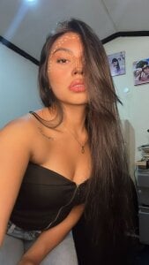 Miia__collins Public slika 3