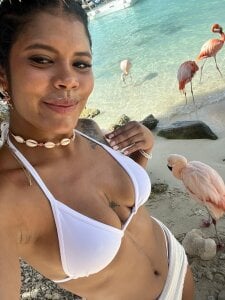 susan_elliot A day of tanning for our bodies☀️ Pic 2