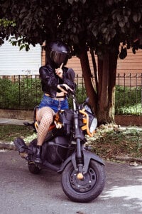 hannah_miltonn Your trusted biker🏍️🖤💫 Pic 3