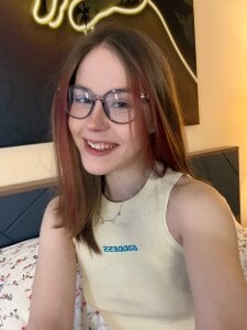 MaliaBourraine do these glasses look good on me? Pic 4