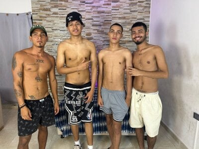 kinkyhousexxxx hello guys :) Pic 3