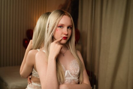 Sia_Hart 💘 Cutie in white lingerie Bilde 4