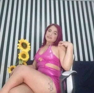 _Chloe_Evans Public  4টি ছবি