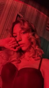 YangReifer's XXX Nude Photo 2