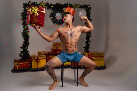 Rob_saenz_ This year, my only wish is the magic of your love among Christmas lights." Pic 2