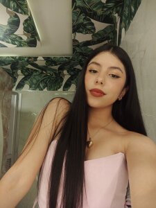 Maddy_sweet_18 Public Pic 3