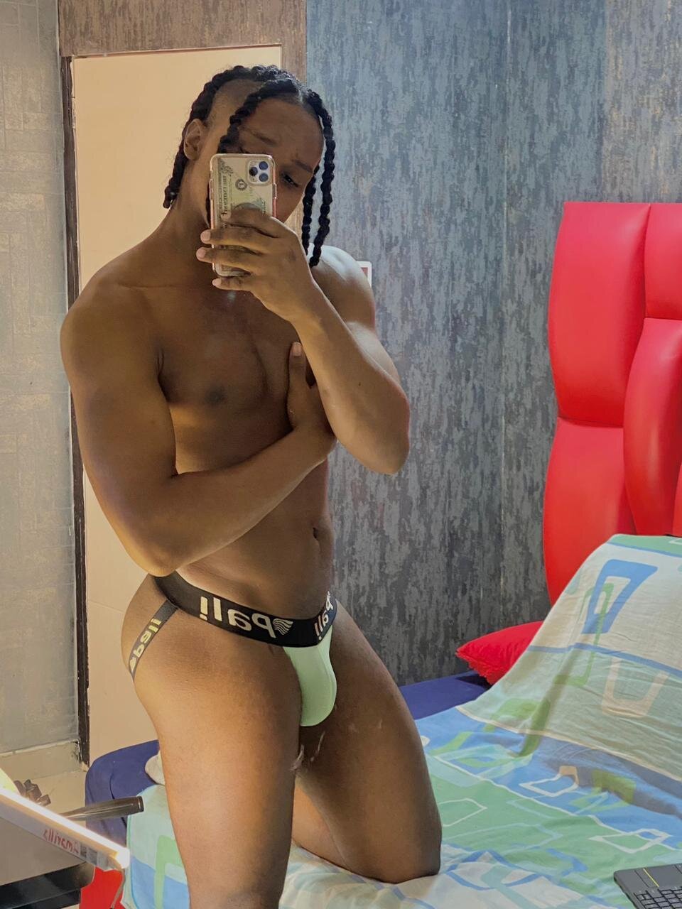 صور DominicSccott الرائجة  3052